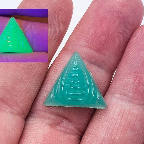 1930s Art Deco Uranium Glass Triangle Cabochon Czech Pressed Glass B2