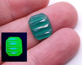 Vintage Art Deco Uranium Glass Stone 1930s Grooved Octagon Emerald Cut Cabochon 12x10mm