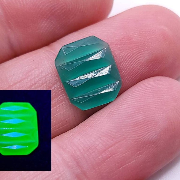 Vintage Art Deco Uranium Glass Stone 1930s Grooved Octagon Emerald Cut Cabochon 12x10mm B8