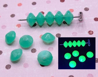 Cuentas de vidrio de uranio con forma de platillo vintage, color verde, estilo checo, 5,5 x 8 mm, 10 unidades.