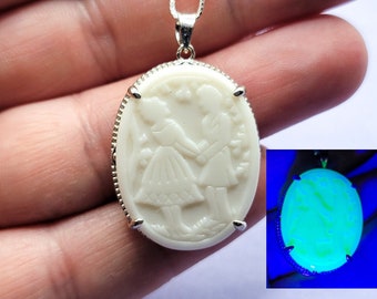 Courting Couple Uranium Glass Cameo Necklace Pendant 925 Silver Vintage Czech Glass