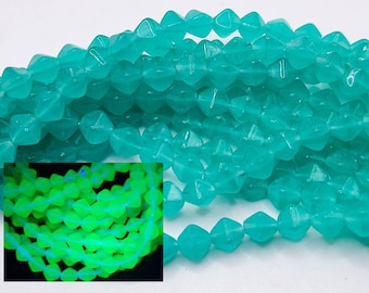 25pcs Uranium Glass Bipyramid Beads 6mm Czech Jade Green