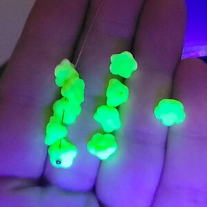 Custard Flower Uranium Glass Beads 8mm White Czech 10pcs image 5