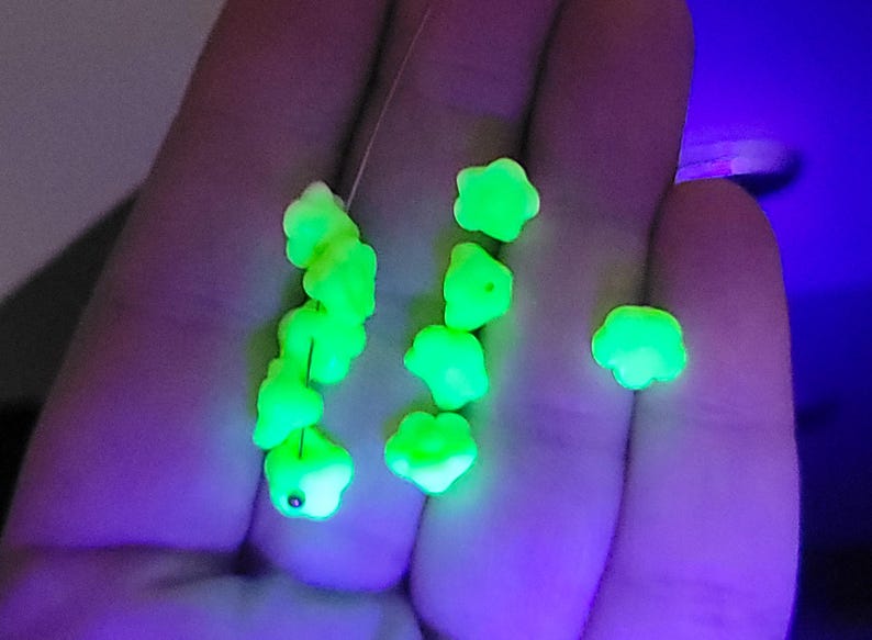Custard Flower Uranium Glass Beads 8mm White Czech 10pcs image 5
