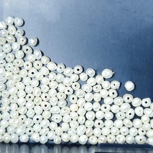 1.5mm Seed Pearl Beads 235pcs Freshwater White