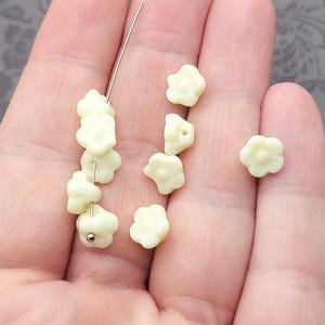 Custard Flower Uranium Glass Beads 8mm White Czech 10pcs image 3