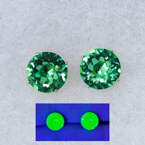 14k Gold Uranium Glass Stud Earrings Green Faceted Round Brilliant Cut Vintage Gems
