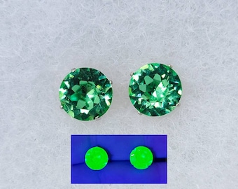 14k Gold Uranium Glass Stud Earrings Green Faceted Round Brilliant Cut Vintage Gems