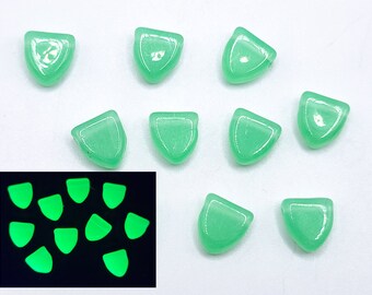 Deco Triangle Uranium Glass Beads 9mm Czech Soft Green 10pcs C3