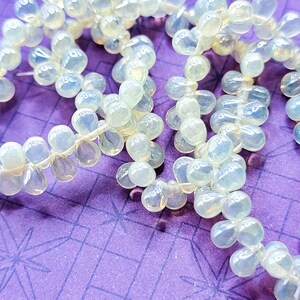 50pcs Uranium Glass Beads Czech Yellow Opal Drops 6x4mm Strand Bild 7