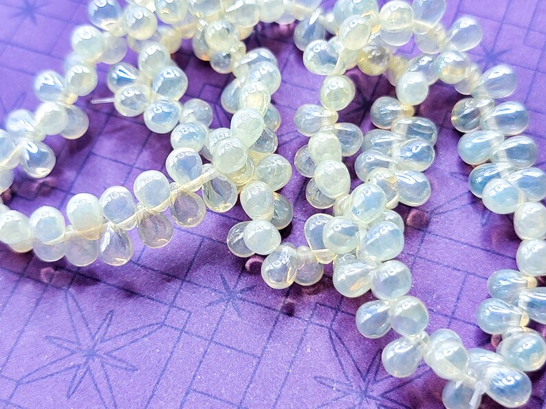 50pcs Uranium Glass Beads Czech Yellow Opal Drops 6x4mm Strand Bild 7