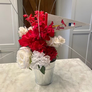 Composition florale en soie Cardinals de Saint-Louis