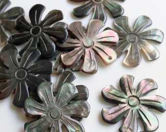 32mm Natural shell hand-carved black shell sunflower loose beads pendant earrings hairpin semi-finished DIY jewelry accessories.One pendant