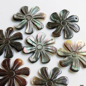 32mm Natural shell hand-carved black shell sunflower loose beads pendant earrings hairpin semi-finished DIY jewelry accessories.One pendant image 3