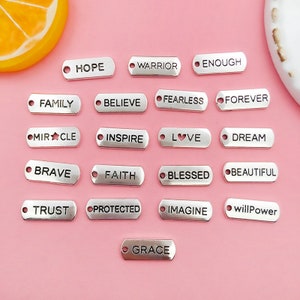 10 Stück inspirierende englische Buchstaben-Anhänger-Charms der Marke, DIY-Armband-Halsketten-Ohrring-Zubehör, Legierungsschmuck-Silber-Charm-Anhänger
