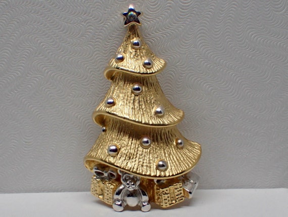 Krementz Christmas Tree Pin with Presents & Teddy… - image 1