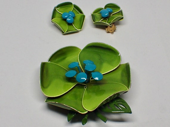Flower Power 1960s Vintage Green Floral Brooch an… - image 1