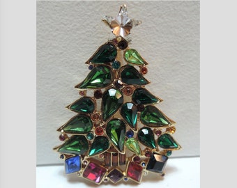 Rare Crown TRIFARI Signed BOOK PIECE Rhinestone & Gold Tone Christmas Tree  Pin Costume Jewelry 