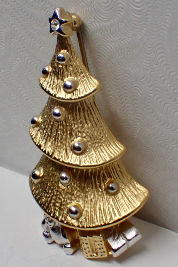 Krementz Christmas Tree Pin with Presents & Teddy… - image 3