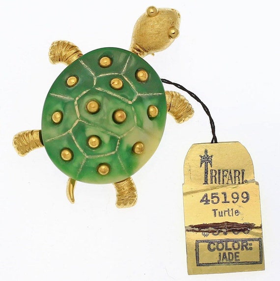 Trifari Turtle 1960's Green Lucite Gold Plated Pi… - image 2