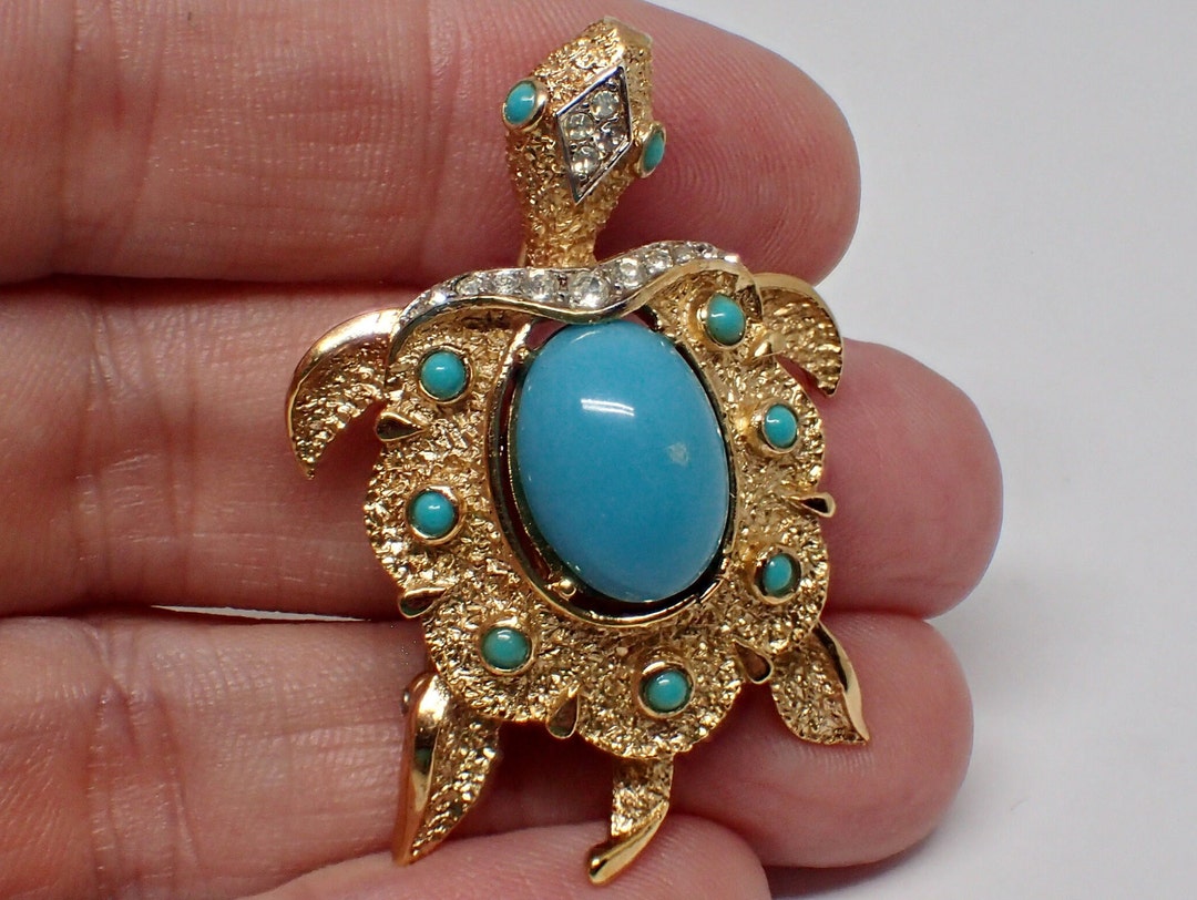 Trifari turtle brooch deals
