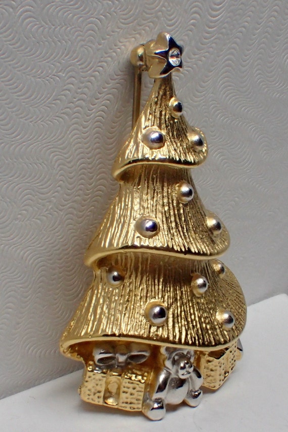 Krementz Christmas Tree Pin with Presents & Teddy… - image 2