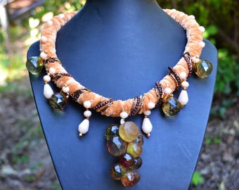Beige fluwelen choker: hanger met tsjechische glasdruiven