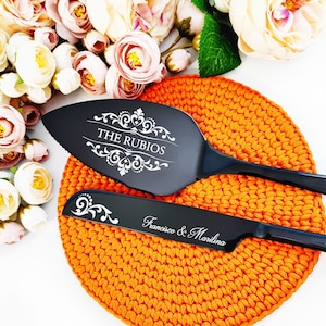 Klassisches schwarzes Hochzeitstorte-Set - Graviertes Messer und Heber - Elegantes Brautparty-Geschenk oder Andenken für den Hochzeitstag des Paares