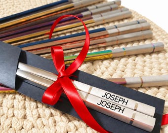 Juego de palillos personalizados con nombre grabado, de acero inoxidable, de metal, coloridos, para amantes del sushi.
