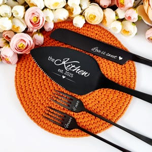 Schwarzes Hochzeitstortenmesser und Tortenheber mit Gabeln - Elegantes Hochzeits- oder Jahrestagsgeschenk für Paare