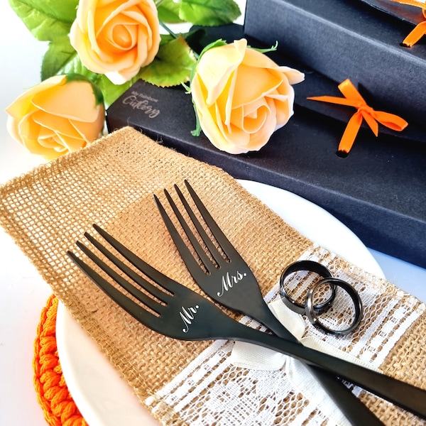 Wedding Cake Forks Set Black - Cutlery Set of Forks for Mr and Mrs, Engraved Forks, Personalized Wedding Keepsake for Couples