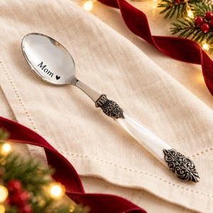 Personalisierter Löffel im Vintage-Stil, individuell gravierter Tee- oder Kaffeelöffel, Weihnachtsgeschenk für Mama oder Oma