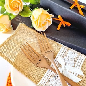Personalized Mr and Mrs Wedding Forks, Engraved Rose Gold Dinner or Cake Forks, Bride and Groom Gift, Wedding or Anniversary Keepsake