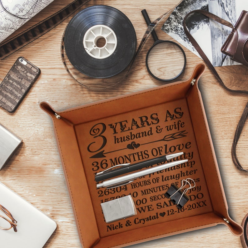 Leather trinket tray for couples in their 3-year anniversary