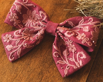 Lazo para el cabello de lino burdeos hecho a mano con bordado floral y cuentas, accesorio para el cabello, pinza para el cabello con lazo, lazos para niñas, accesorios para el cabello