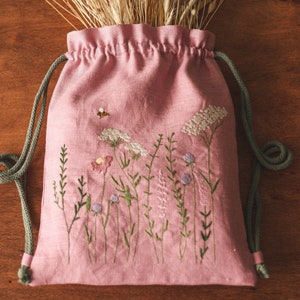 Rosa leinen Rucksack mit der Wildblumen Stickerei, Kordel Rucksack für Kinder, bestickte Tasche, Leinenbeutel, Taschen für Kinder