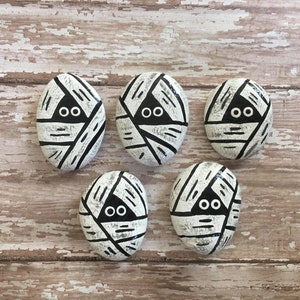 Hand Painted Mummy Rocks - Set of 5, Garden Decor, Houseplant Decor, Painted Rock, Kindness Rocks, Mummy, Fall, Halloween, October, Corpse