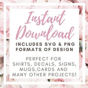 Op de afbeelding: Instant Download-afbeelding met roze tekst op een witte achtergrond met een bloemige rand. De tekst luidt "Instant Download" en "Bevat SVG- en PNG-formaten van het ontwerp". Onder de tekst staat "Perfect voor shirts, stickers, borden, mokken, kaarten en vele andere projecten!"