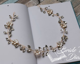 Wedding hair jewelry, pearls, leaves and crystals bridal wreath, bridal hair vine in vintage look