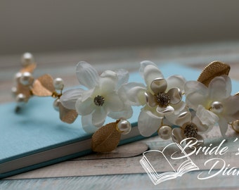 Wedding hair jewelry, pearls, leaves and fabric flowers bridal wreath, bridal hair vine in vintage look