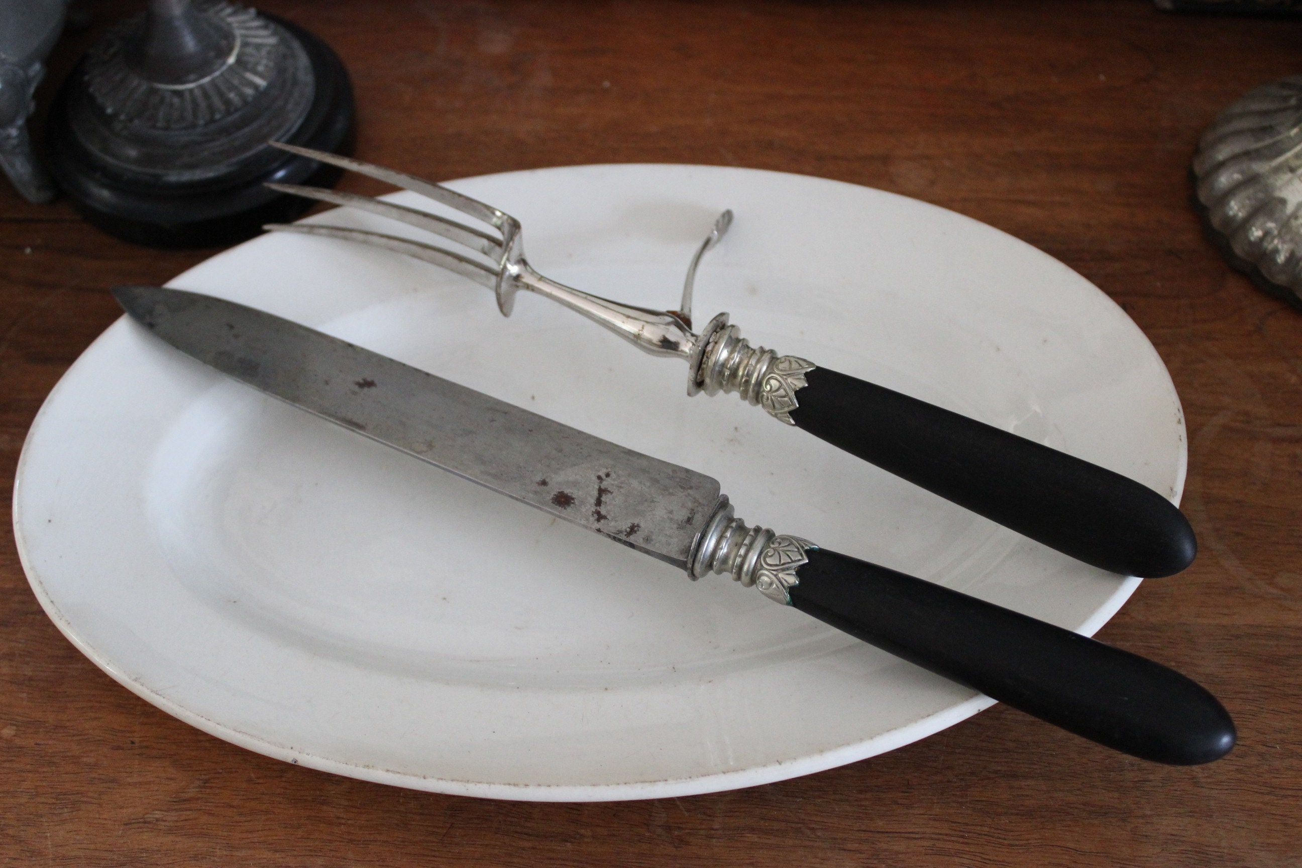 Fourchette et couteau à gigot vintage en acier forgé et manche bakelite -  Ressourcerie Histoires Sans Fin