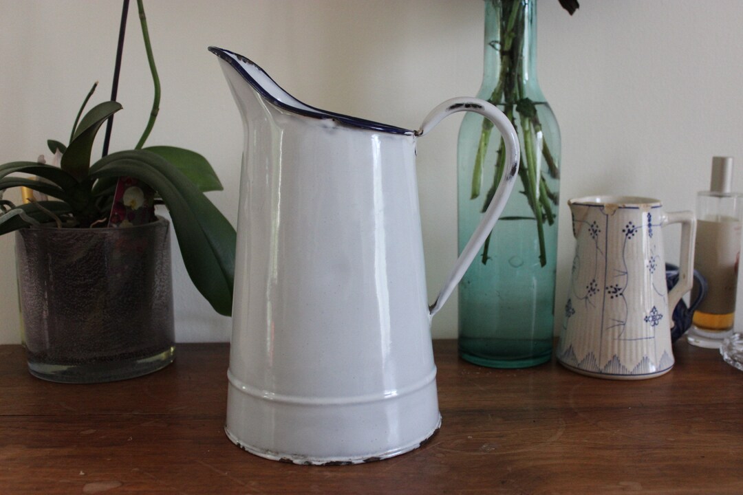 Ancien Pichet Mesureur En Tôle émaillée Marron - Décor Fleurs - ERO Roumanie Années 60
