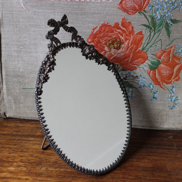 Vintage petit miroir ovale convertible accrocher sur le mur ou sur pied