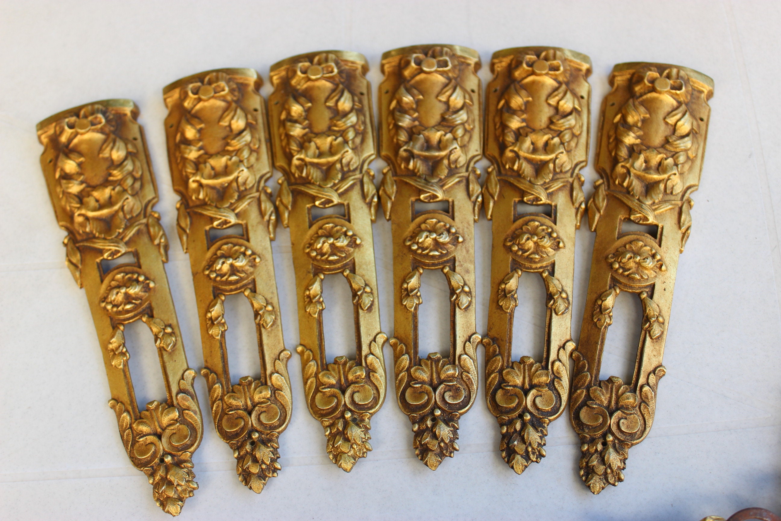 6 Décorations Bronze Doré Pour Pied de Meuble Anciens