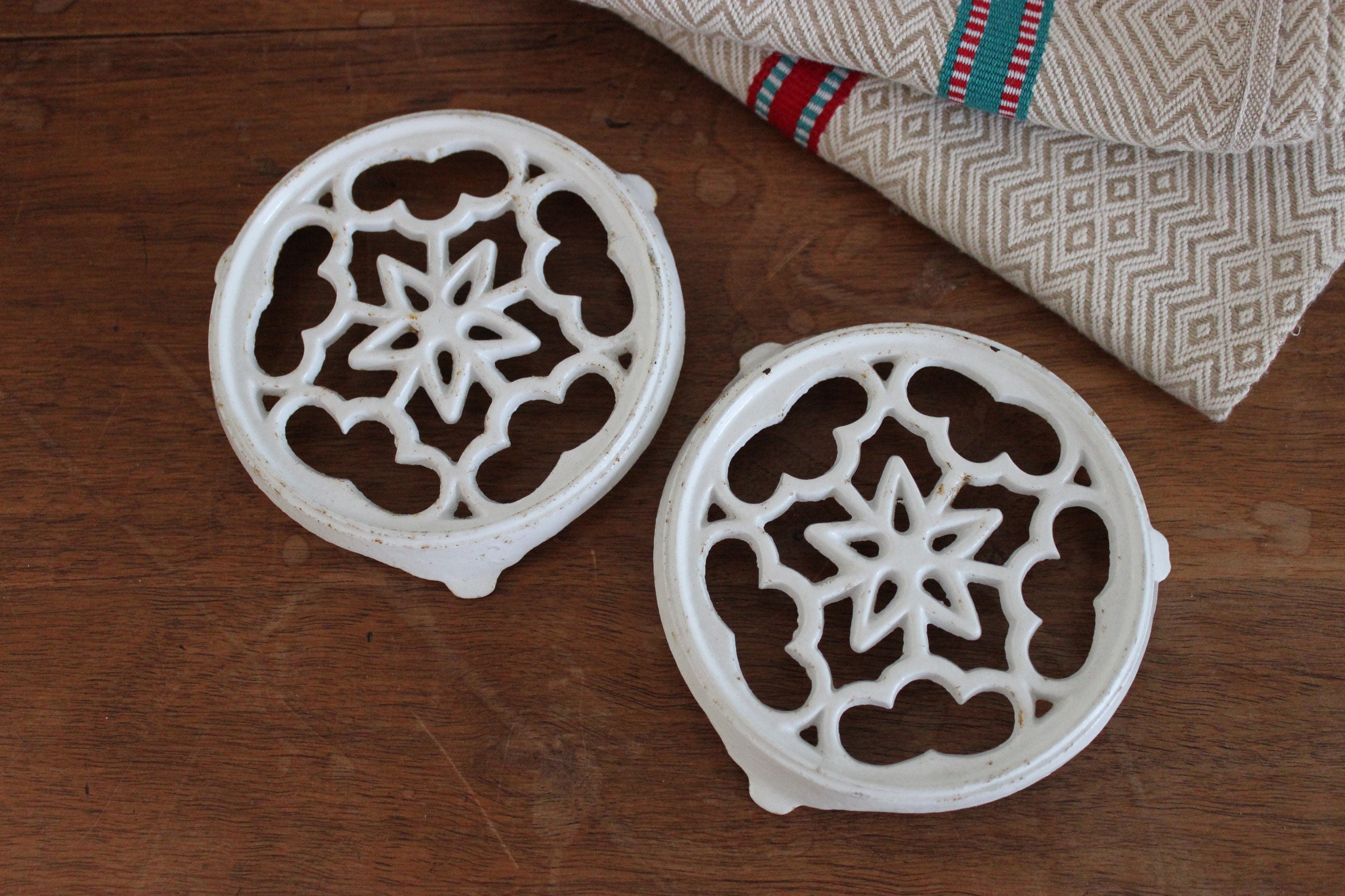 2 Vintage Petits Dessous de Plats Cousances