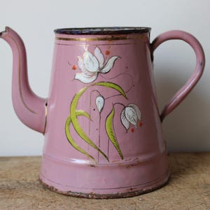 Ancienne cafetière en tôle émaillée peinte à la main en relief  décor les fleurs  sans couvercle