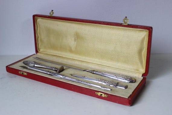 Ancien  coffret  nécessaire  écriture XIXème Porte plume, Sceau,  Crayon, Ouvre lettre  métal argenté ou  Argent Massif