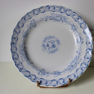 Ancienne assiette à dessert Creil et Montereau modèle &quot;vigne&quot;