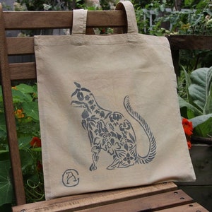 Beige Wild Flower Cat Naturally Dyed Tote Bag - Organic Cotton Bag - Indigo Dye Bag - Biodegradable and Sustainable