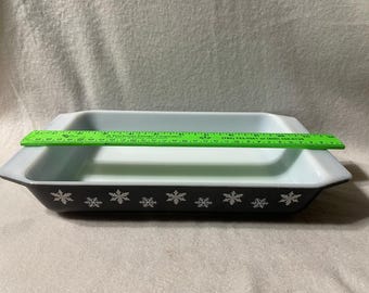 Pyrex Snowflake Black Casserole Dish